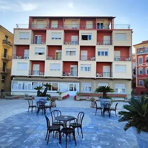 Robinia Hotel